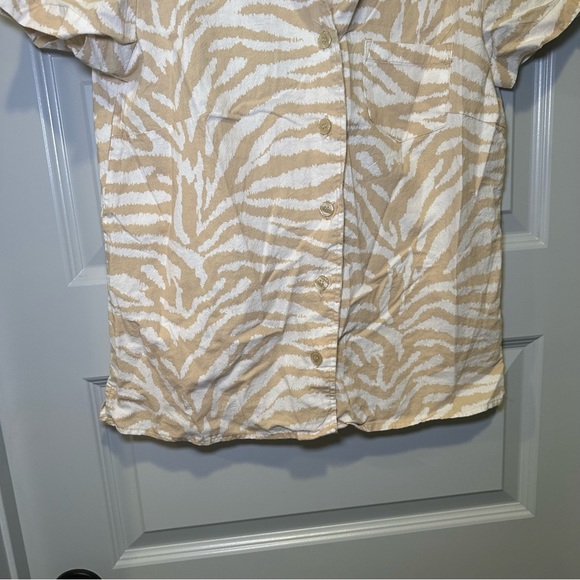 White Stag Tan/Cream Animal Print Short Sleeve Button Up Top size S - Picture 6 of 8
